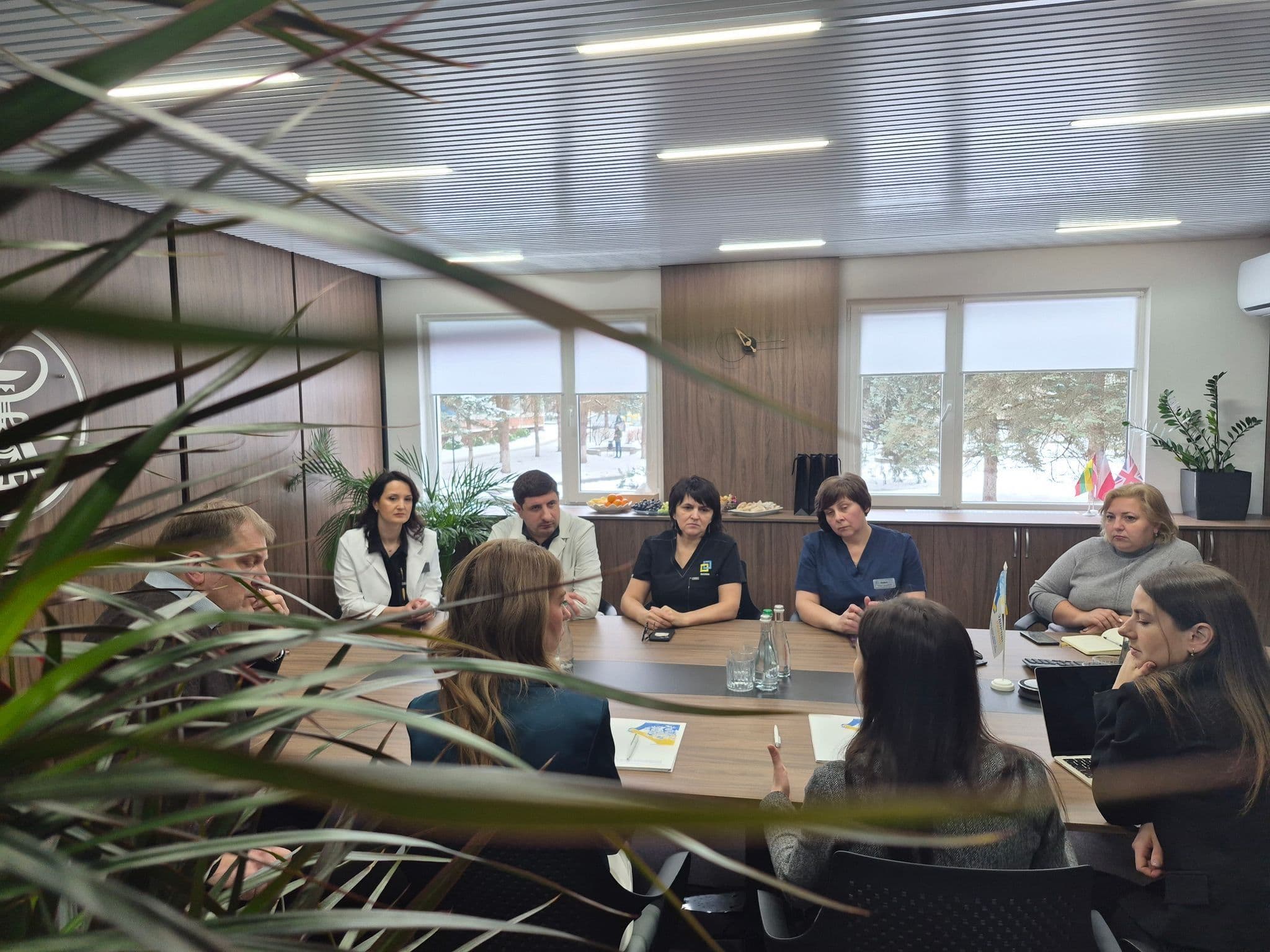 Круглий стіл 2.jpg